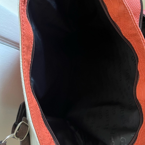 Guess overnight bag never used - Picture 5 of 6